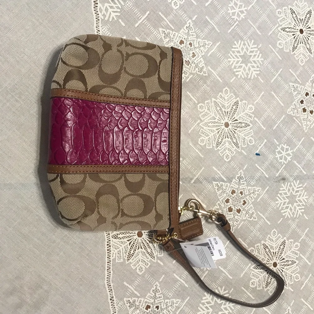 Khaki Cherry 7 X 5 Large Wristlet F51724‎ Pocket
